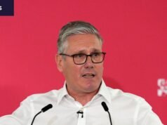 Il primo ministro britannico sta lentamente affondando mentre il suo partito gli si rivolta contro