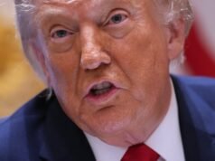Trump afferma che l’Iran “sta negoziando sui fumi” mentre Israele intensifica il conflitto in Libano