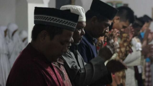 5926b5c351953-jamaah-tarekat-naqsabandiyah_1265_711.jpg