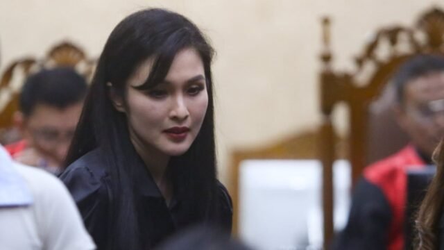 67075834f3b3e-sandra-dewi-bersaksi-di-persidangan-harvey-moeis_1265_711.jpg