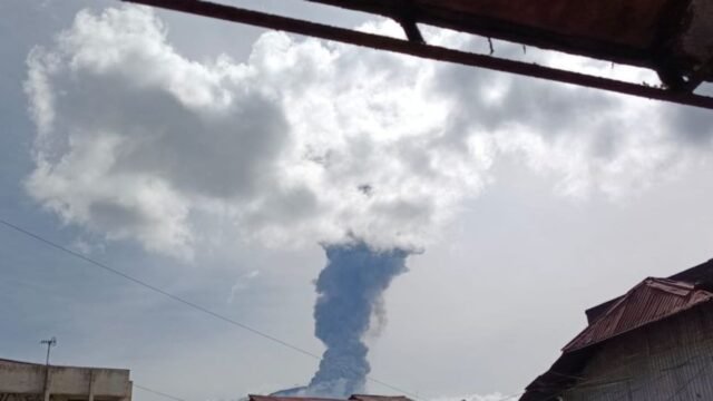 68240d20991c3-gunung-marapi-sumbar-erupsi_1265_711.jpg