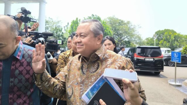68c8f6244d7b1-gubernur-bank-indonesia-bi-perry-warjiyo-di-kompleks-istana-kepresidenan_1265_711.jpg
