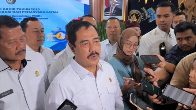 6952214135bef-menteri-imipas-agus-andrianto-di-kantor-kementerian-imigrasi-dan-pemasyarakatan_1265_711.jpg