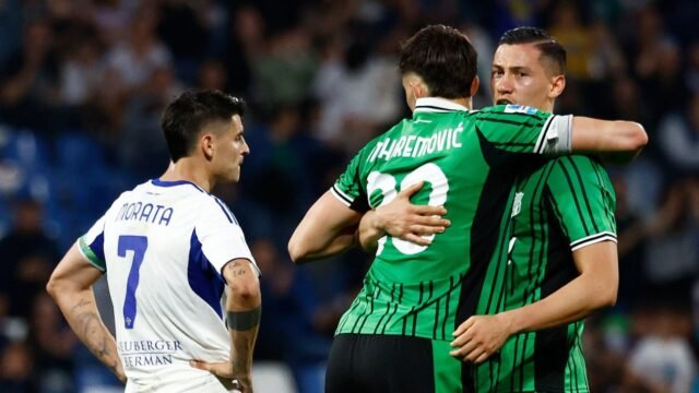 69e34f25cef11-jay-idzes-dan-tarik-muharemovic-rayakan-kemenangan-sassuolo-atas-como-2-1-di-hadapn-alvaro-morata_gemini_1265_711.jpg