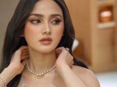 Il momento di Syifa Hadju mentre guarda Jennie BLACKPINK esibirsi dal vivo ad un evento Chanel in Corea