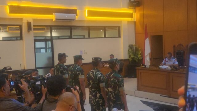 69f1b51a018bf-4-anggota-tni-terdakwa-penyiraman-air-keras-terhadap-wakil-koordinator-kontras-andrie-yunus_gemini_1265_711.jpg