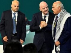Davanti a Gianni Infantino, la delegazione palestinese rifiuta la stretta di mano israeliana al Congresso della FIFA