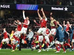 L’Arsenal vince la Premier League 2025/2026, Bung Harp filma chi prende in giro i Gunners