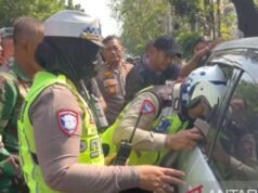 Fa venire la pelle d’oca! L’autista muore in un’auto in fiamme a Cengkareng, il cruscotto dell’auto contiene droga