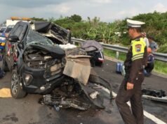 L’auto del membro della DPR Gus Hilman si schianta sulla strada a pedaggio di Paspro, 2 persone muoiono sul colpo