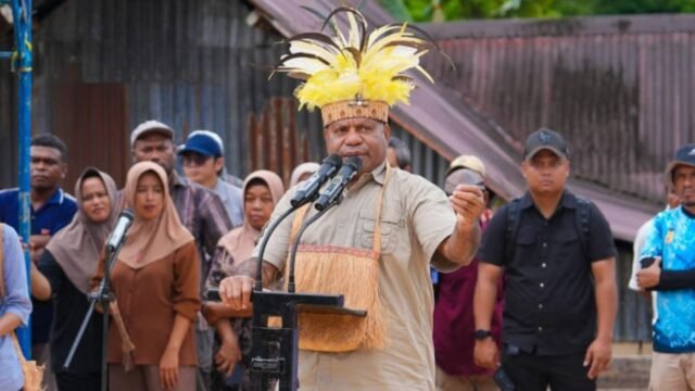 6a1319510036b-gubernur-papua-matius-d-fakhiri_gemini_1265_711.jpg
