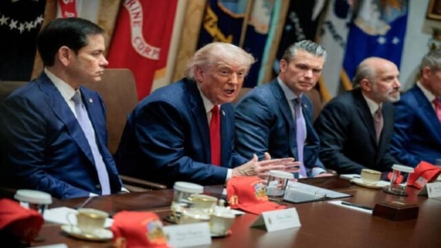 6a17a0d37a214-presiden-as-donald-trump-bersama-menhan-pete-hegseth-dan-menlu-marco-rubio-saat-sidang-kabinet-rabu-285_gemini_1265_711.jpg