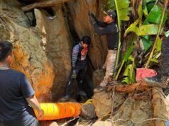 I soccorritori corrono per trovare sette persone intrappolate da una settimana nella grotta allagata del Laos