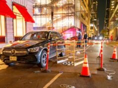 La nonna muore dopo essere scesa dall’auto nel tombino aperto di New York City