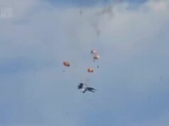 Due jet della Marina si scontrano durante uno spettacolo aereo nella base militare americana
