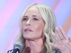 Il teso Chelsea Handler strappa Shane Gillis e Tony Hinchcliffe per le battute “razziste” su Kevin Hart Roast