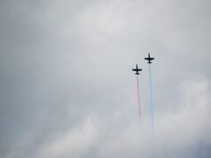Il video drammatico mostra il momento della collisione di due aerei all’Idaho Airshow