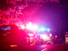 Almeno 10 feriti quando 2 uomini armati mascherati aprono il fuoco a Oklahoma Lake
