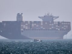 I prezzi del petrolio aumentano mentre divampa la violenza nello Stretto di Hormuz