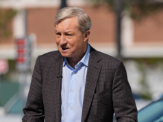 Tom Steyer afferma che la fusione con la Warner Bros. è una “acquisizione da parte della destra” (speriamo di sì)