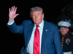 Shocker: Trump riceve elogi dal principale democratico per il rilascio di file sugli UFO