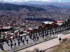 Migliaia di manifestanti chiedono le dimissioni del presidente a La Paz in Bolivia