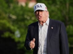 L’indice di gradimento di Donald Trump crolla tra i bianchi americani meno istruiti