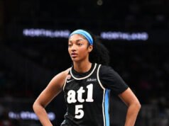 GUARDA: Angel Reese in panchina durante il disastroso debutto in casa con la nuova squadra