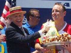 La Major League Eating si pronuncia sulla punizione di Joey Chestnut dopo un caso di batteria