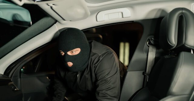 Burglar-in-car-640x335.jpg