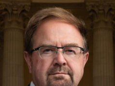 Il rappresentante della Carolina del Nord Chuck Edwards di fronte all’indagine etica