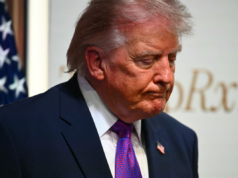 L’indice di gradimento di Donald Trump scende ai livelli più bassi mai registrati