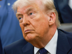 Trump condivide la foto AI di lui a caccia di RINO
