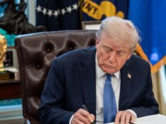 Trump firma un ordine esecutivo per un contributo annuale della Federal IRA fino a 1.000 dollari per i lavoratori qualificati