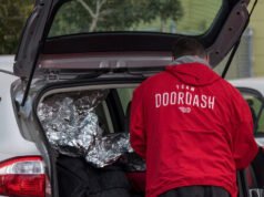 Veterano muore dopo il presunto attacco da parte del conducente della DoorDash per eccesso di velocità