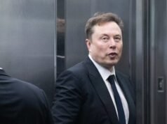 La Tesla di Elon Musk richiama 218.000 veicoli elettrici a causa di pericolosi problemi alla telecamera di retromarcia