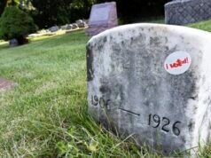 Sappiamo che i “morti” ottengono prestiti studenteschi, ovviamente votano (per i democratici)