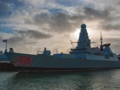 Nave da guerra varata per la nuova operazione “multinazionale” sullo Stretto di Hormuz