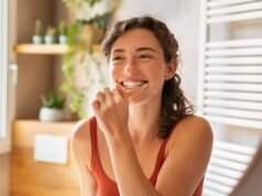 Sono un dentista: questi sono i 4 errori principali che si commettono con lo sbiancamento dei denti