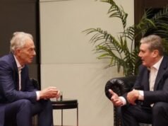 L’ex primo ministro britannico Blair esorta Starmer a ricucire i legami con Trump