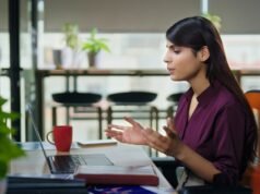 Le persone in cerca di lavoro utilizzano l’intelligenza artificiale durante i colloqui