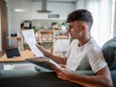 Gli americani si rivolgono a prestiti per le fatture quotidiane – con la generazione Z colpita più duramente