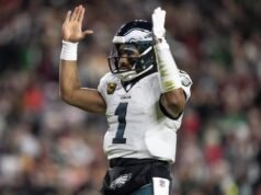 Jalen Hurts, OC dei New Eagles, parte con il piede giusto