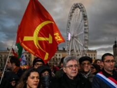 La sinistra francese Mélenchon entra nella corsa presidenziale per sostituire Macron
