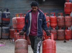 L’India aumenta i prezzi del carburante mentre la crisi iraniana si fa sentire
