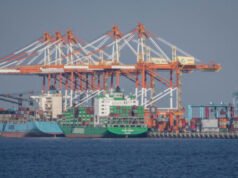 I prezzi del petrolio crollano e le azioni salgono nella speranza di un accordo con l’Iran
