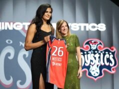 La debuttante della Mystics Lauren Betts cattura in video il puro caos degli spogliatoi