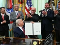 Joe Rogan mantiene la linea contro la guerra in Iran nonostante gli sforzi di Trump per riconquistarlo