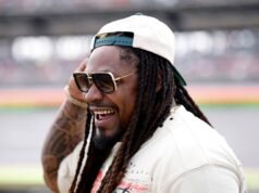 Marshawn Lynch riceve un’esilarante lezione di tiro all’allenamento delle Valchirie