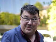 Ribaltata la condanna di Graham Linehan per aver danneggiato la cellula di un attivista trans